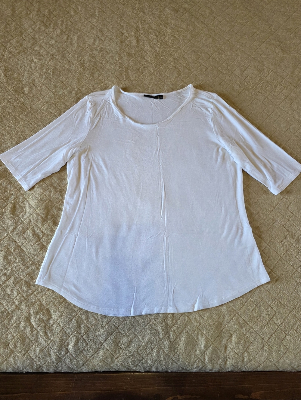 Women's Apt 9 White Scoop Neck Half Sleeve Top - Classic Everyday Tee